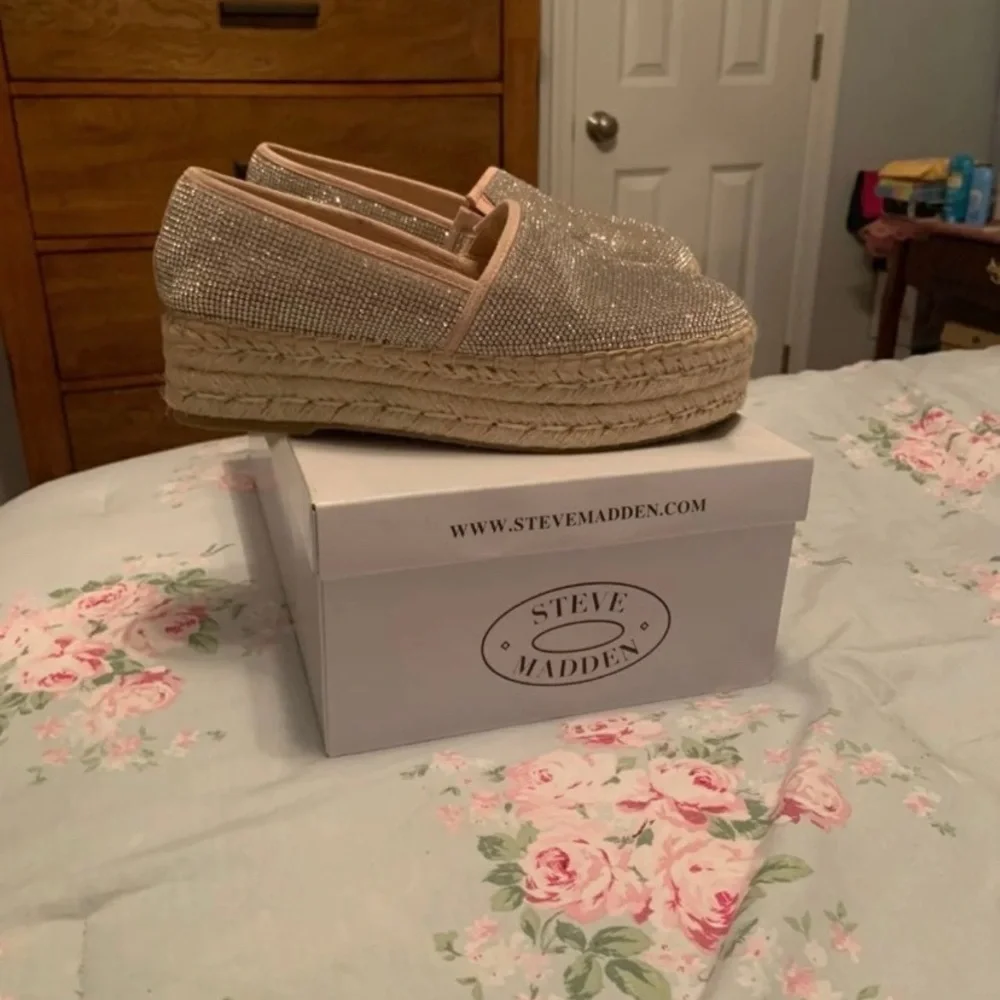 Steve Madden - Picture 1 of 3